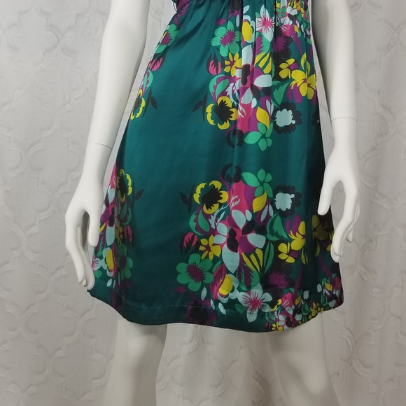 H&M V-Neck Flower Dress - Picture 2 of 8